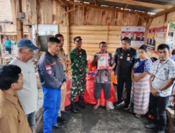 Mewakili Forkopimda Dandim 1426 Takalar Bersama Kadis Sosial Berikan Bantuan Untuk Korban Kebakaran Rumah