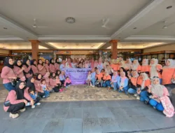 Owner Momzel Glowing Booster Bersama Tim Adakan Family Gathering