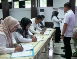Pj Bupati Takalar Saksikan Penandatanganan Perjanjian Kinerja Tahun 2025 Secara Serentak