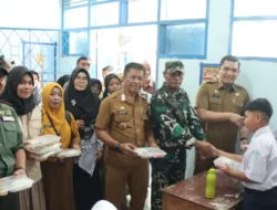 Sekda Takalar Tinjau Langsung Pelaksanaan Makan Bergizi Gratis di Mangarabombang