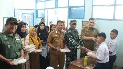 Sekda Takalar Tinjau Langsung Pelaksanaan Makan Bergizi Gratis di Mangarabombang