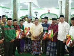 Safari Ramadhan di Mappakasunggu, Bupati Takalar Serahkan Bantuan