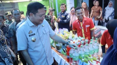 Jelang Idul Fitri 1446 H, Wabup Takalar Pantau Pasar Murah di Desa Banyuanyara