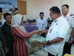 Jamin Kepastian Hukum, Pemkab Serahkan Sertifikat Tanah Untuk Rakyat Takalar