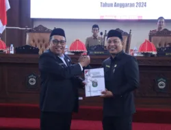 Rapat Paripurna DPRD, Bupati Takalar Serahkan LKPJ 2024 