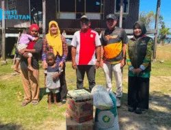 Ketua TP PKK Kabupaten Takalar Salurkan Bantuan Sembako ke Warga Miskin di Desa Laikang