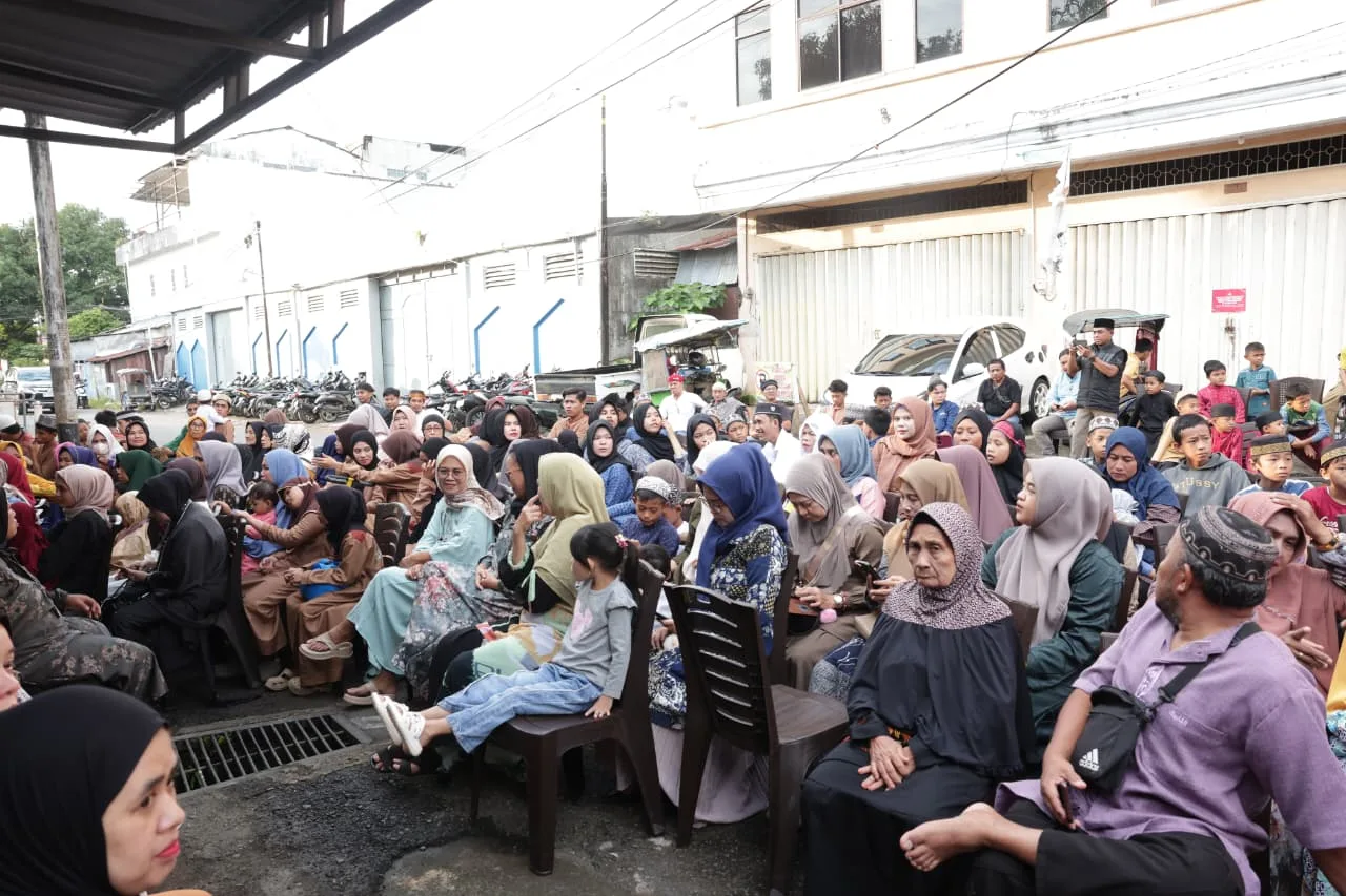 Ajak Warga Bukber di Rujab, Kapolres Gowa Borong Bakso dan Nasi Goreng UMKM