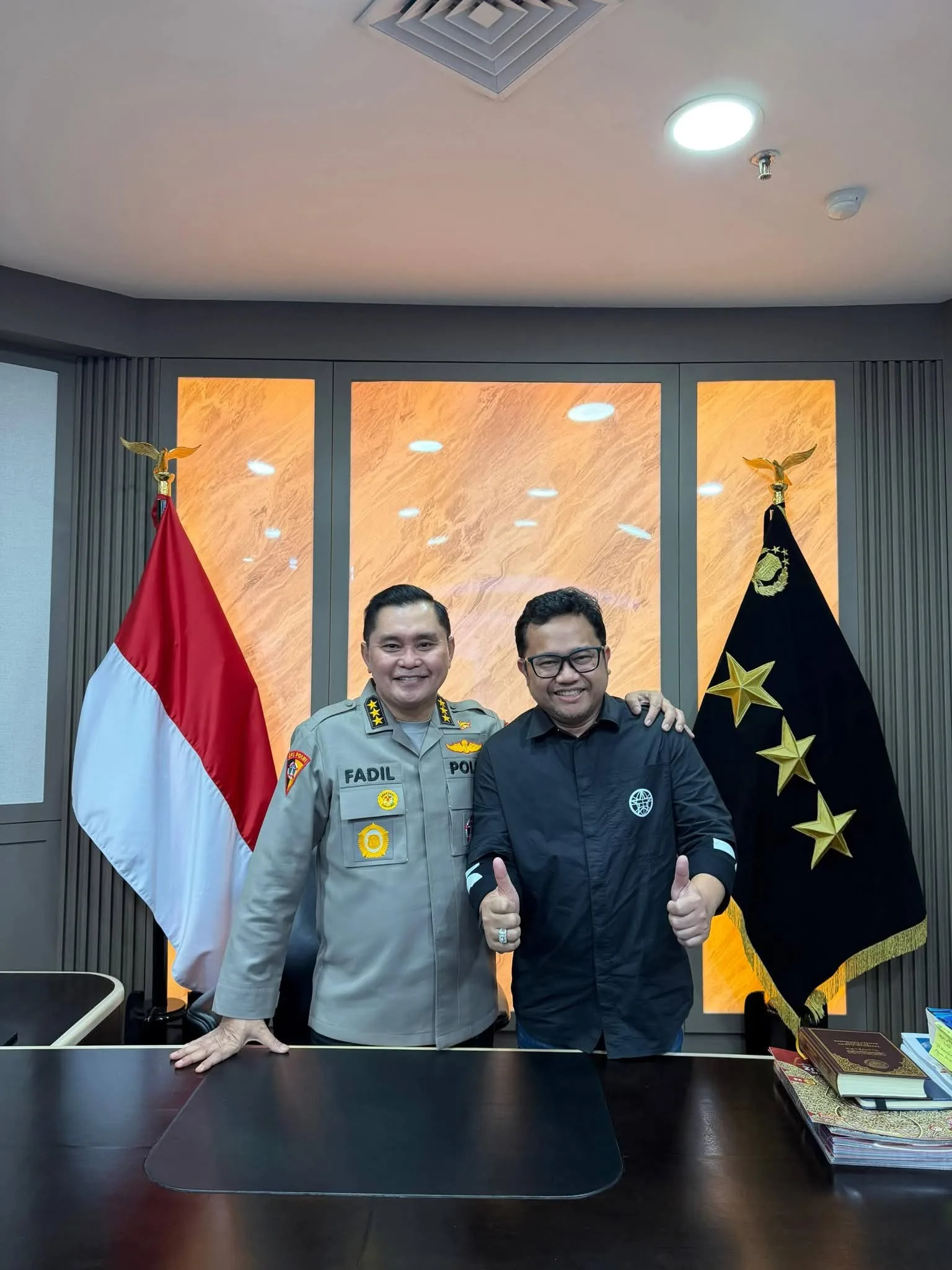 Temui Komjen Fadil Imran tokoh terbaik Gowa, Darmawangsyah Muin dapat wejangan: Berpihak pada kebenaran untuk Rakyat Gowa 1 pertemuan Darmawangsyah Muin dan Komjen Fadil Imran yang membahas komitmen untuk Berpihak pada Kebenaran untuk Rakyat Gowa dalam membangun masa depan Kabupaten Gowa yang lebih sejahtera.