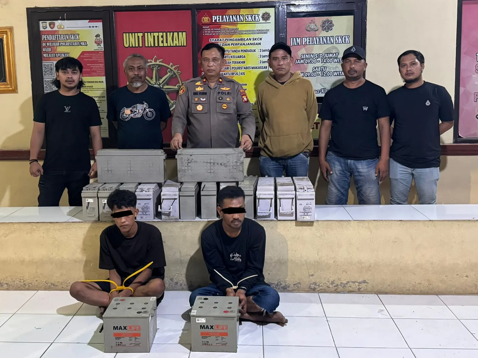 Barang bukti berupa baterai tower yang disita Polsek Manggala dari tangan Sindikat Pencurian Baterai Tower Lintas Kabupaten pada Minggu (20/4/2026). Tersangka MLD dan AAN diamankan beserta mobil rental yang digunakan untuk beraksi di berbagai kabupaten di Sulawesi Selatan.