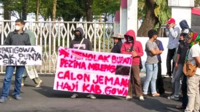 Puluhan Massa Geruduk Kantor Bupati Gowa, Tolak Bupati Gowa Lepas Jamaah Haji Gegara Isu Skandal