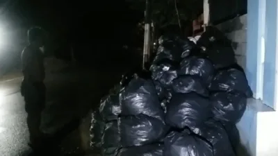 Sudah Sebulan Menumpuk, Lurah Barombong Tidak Peduli Kondisi Sampah di RW 06 Kaccia