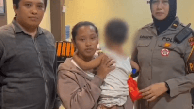 Polres Gowa menyerahkan anak yang ditemukan warga kepada pihak keluarga.