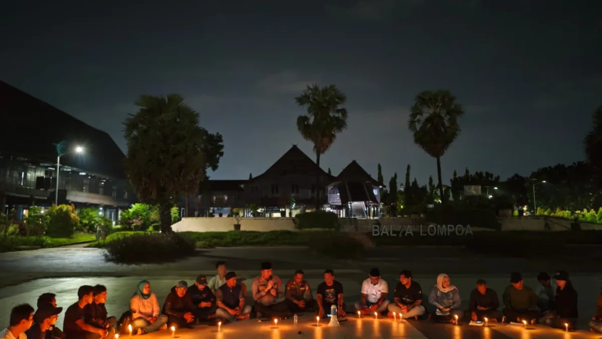 Kapolres Gowa bersama pimpinan serikat pekerja dalam suasana khidmat Malam Renungan Buruh di Gowa.