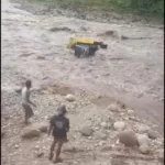 Viral, Truk Pengangkut Pasir Hanyut Dilokasi Tambang Galian C di Sungai Jeneberang