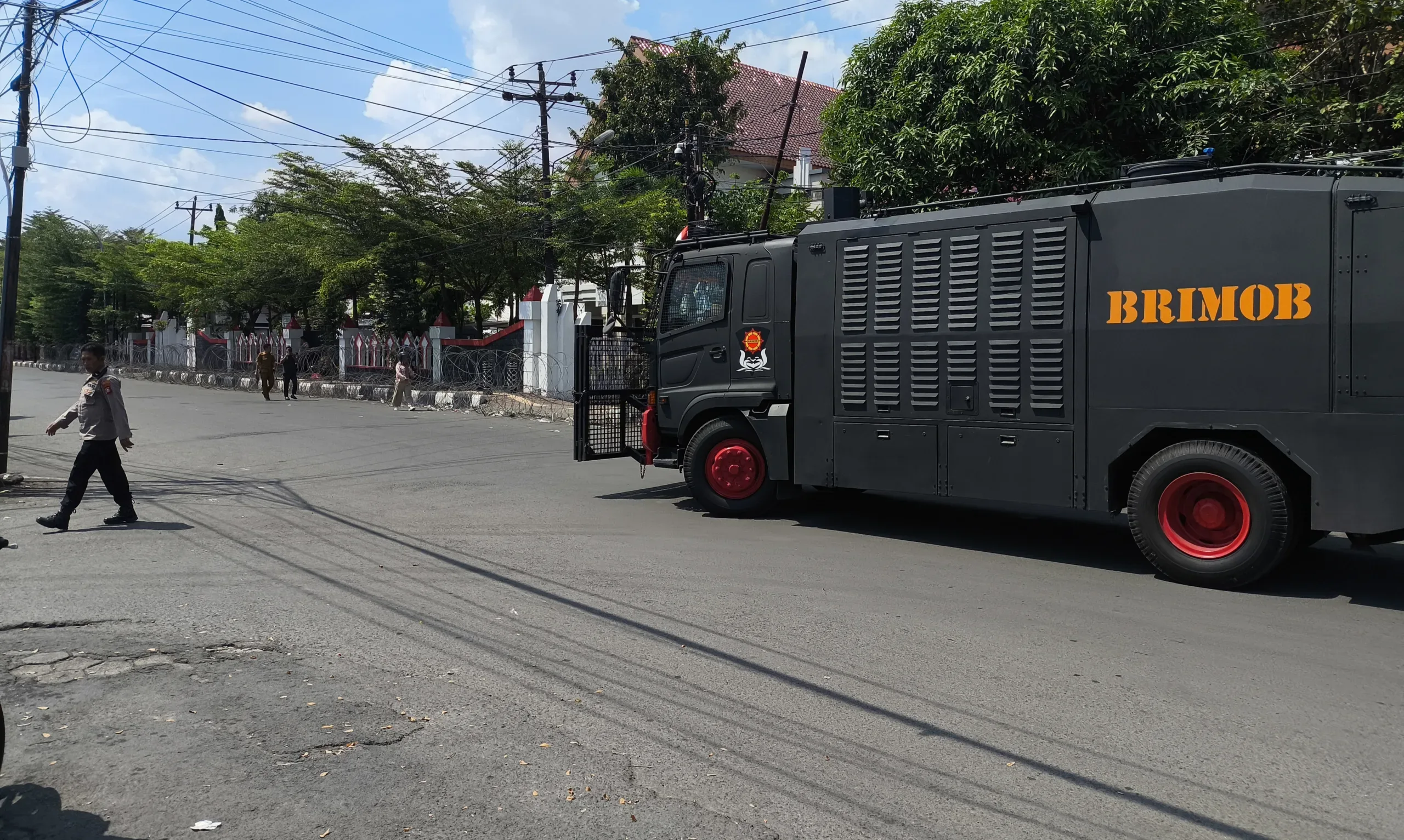 Breaking News : Selain Kawat Berduri, Kantor DPRD Gowa Dijaga 723 Personil Gabungan TNI-Polri Jelang Peripurna Hak Angket 1 IMG 20260525 124830 jpg