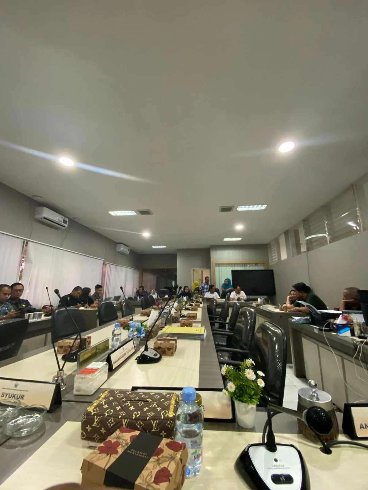 Komisi B DPRD Sulsel secara resmi mengeluarkan instruksi penghentian sementara aktivitas fisik Proyek PLTSa Tamalanrea demi keselamatan ruang hidup warga.