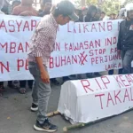 Bawa Keranda Mayat Buat Bupati dan DPRD Takalar, Ratusan Warga Laikang Kembali Demo Tolak Kawasan Industri dan Proyek PSN