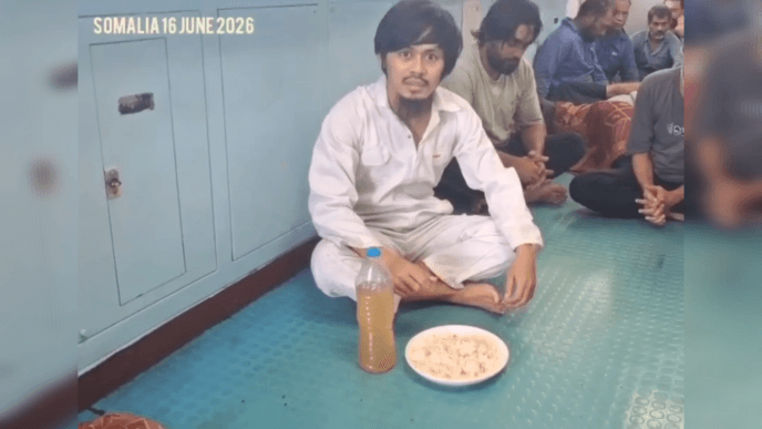 Beredar Video Kapten Kapal Honour 25 Yang Disandera Perompak Somalia Azhari Samadikun Meminta Tolong