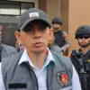 Kasubdit III Tipikor Polda Sulsel, AKBP Jufri, meminta agar ombas alias Muhammad Basri Alias BK memenuhi panggilan kepolisian jika tidak akan dijemput paksa.