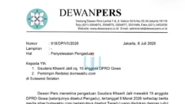 Dewan Pers menyatakan media siber Bomwaktu.com melanggar Kode Etik Jurnalistik (KEJ) terkait pemberitaan. Penilaian tersebut tertuang dalam Surat Dewan Pers Nomor 918/DP/VII/2026 tertanggal 8 Juli 2026 yang dikirim melalui surat elektronik (email) kepada pengadu, Khaeril Jalil selaku kuasa hukum 19 anggota DPRD Kabupaten Gowa.
