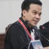 Kuasa hukum Bupati Gowa, Sitti Husniah Talenrang, melayangkan surat somasi kepada Muhammad Basri alias Basri Kajang atau Ombas.