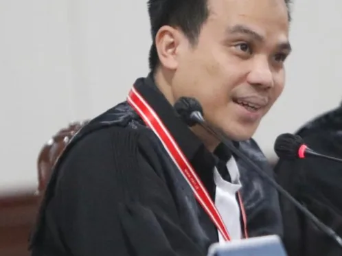 Kuasa hukum Bupati Gowa, Sitti Husniah Talenrang, melayangkan surat somasi kepada Muhammad Basri alias Basri Kajang atau Ombas.