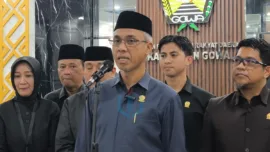 Ketua Pansus menegaskan, secara kelembagaan DPRD memberikan penghormatan kepada keluarga besar almarhum H. Abdul Hamid Daeng Naba dan almarhumah Hj. Sitti Siada Daeng Siang saat membacakan hasil rapat internet.