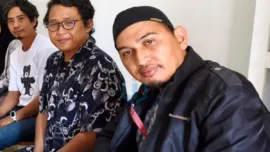Tim Lembaga Perlindungan Saksi dan Korban (LPSK) mengunjungi jurnalis Muh Darwin Fatir di kediamannya di Makassar, Sulawesi Selatan. Kedatangannya untuk melakukan asesmen awal dan pendalaman atas kasus dugaan kekerasan yang dialaminya saat meliput aksi demonstrasi pada 24 September 2019. Kamis (9/07/2026)
