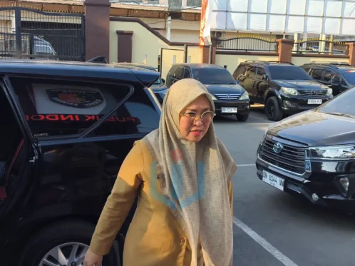 Sitti Husniah Talenrang, tiba di Polresta Gowa sekitar pukul 16.09 WITA. Ia terlihat tiba di depan gedung Satreskrim Polresta Gowa turun dari mobil dan lansung menuju kedalam ruangan Tipidkor.