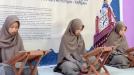 Tiga santriwati Takhassus Tahfidzul Qur’an Pondok Pesantren Putri Al-Furqan Bantaeng berhasil menuntaskan hafalan Al-Qur’an hingga 30 juz.
