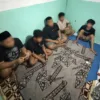 Enam terduga pelaku penipuan online dengan modus penjualan telepon genggam melalui media sosial Facebook dan aplikasi WhatsApp di tangkap Direktorat Reserse Kriminal Khusus (Ditreskrimsus) Polda Sulawesi Selatan.