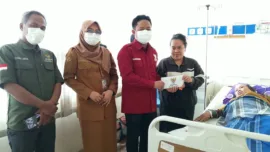 Di tengah keterbatasan ekonomi, keluarga Hasma kemudian mendapatkan bantuan biaya rumah sakit dari Badan Amil Zakat Nasional (Baznas) Kabupaten Gowa.