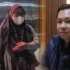 Istri Pelaksana Tugas (Plt) Sekretaris Daerah Kabupaten Gowa, berinisial SF, akhirnya memenuhi panggilan penyidik Unit Tipiter Satreskrim Polresta Gowa terkait laporan yang dilayangkan mantan Sekda Gowa, Andy Azis.