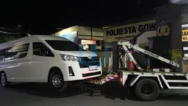 Penyidik Tindak Pidana Korupsi (Tipidkor) Satreskrim Polresta Gowa menyita satu unit mobil Toyota HiAce bernomor polisi DD 7010 HT.