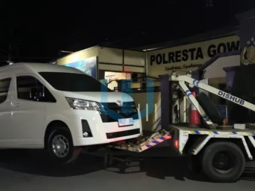 Penyidik Tindak Pidana Korupsi (Tipidkor) Satreskrim Polresta Gowa menyita satu unit mobil Toyota HiAce bernomor polisi DD 7010 HT.