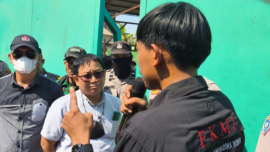 Aliansi Masyarakat Pemuda dan Mahasiswa Kabupaten Gowa menggelar aksi unjuk rasa dengan membawa sejumlah tuntutan terkait dugaan persoalan perizinan, dokumen lingkungan hingga dampak aktivitas perusahaan terhadap masyarakat dan infrastruktur jalan.