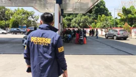 Masyarakat mendesak aparat penegak hukum, khususnya Polda Sulawesi Selatan, segera mengambil langkah tegas terkait kelangkaan BBM dan gas melon disejumlah wilayah di Sulawesi Selatan.