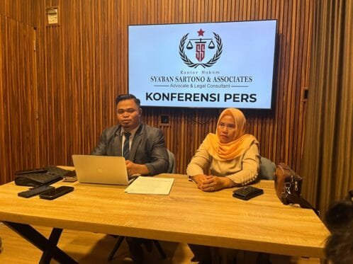 Polda Sulsel Belum Amankan Dua orang yang telah ditetapkan sebagai tersangka masing-masing berinisial J (44), yang disebut masih menjabat sebagai kepala desa, dan H (63) yang merupakan mantan mertua pelapor, Hj Linda dalam kasus pemalsuan dokumen sejak 3 tahun lalu.