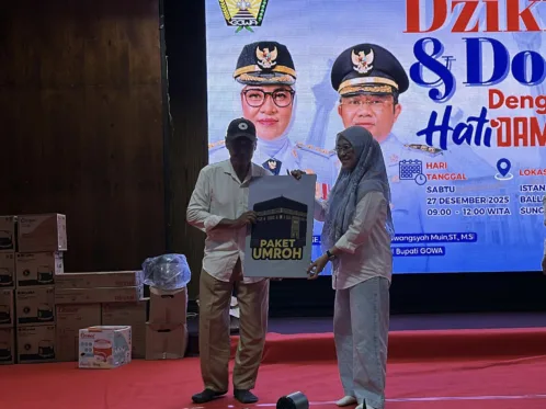 Bupati Gowa, Sitti Husniah Talenrang menyerahkan Hadiah Umroh kepada Andi Amal Dini, yang dikenal dengan sapaan Petta Nyonri, namun pengakuan mengejutkan hingga Oktober 2026 Petta Nyonri belum juga diberangkatkan ke Tanah Suci, meski namanya disebut telah didaftarkan melalui biro perjalanan umrah Arrafsyah.