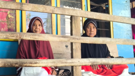 Aminah Dg Senga selaku Tergugat I dan Dg Ngintang selaku Tergugat II, keduanya menanti Putusan sidang atas gugatan Mayjen TNI (Purn) H. Andi Muhammad bin Bau Sawa Mapanyukki, terhadap tanah warisan orang tuanya bernama Latang.